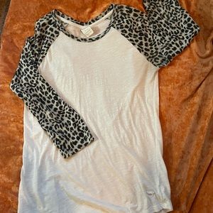 PINK by Victoria’s Secret 3/4 sleeve leopard and white casual top